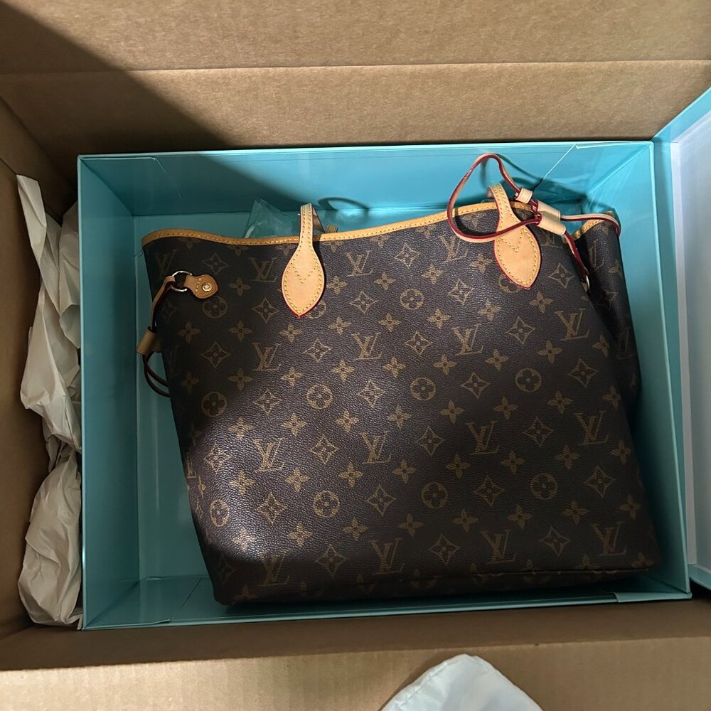 Louis Vuitton Neverfull Tote - Picture 2 of 4